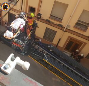 Evacuación de un enfermo en Alboraya